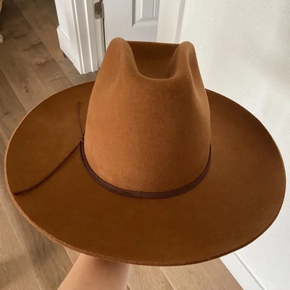 NWT lack of color hat, size S, brown/rusty gold finger - Picture 4 of 7